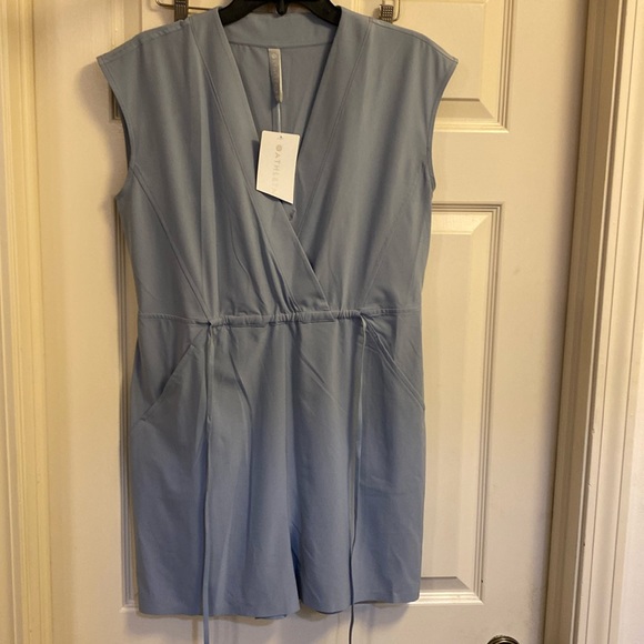 Athleta Marlow romper with packets in baby blue color size XS - Picture 6 of 15